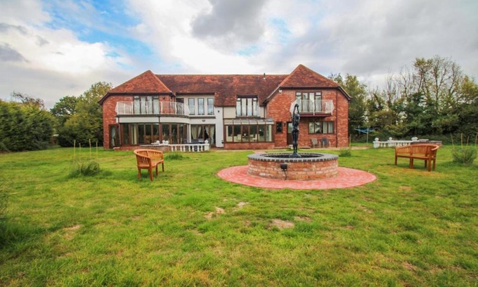 Clacton-on-Sea Bed & Breakfast | Barnfields Retreat