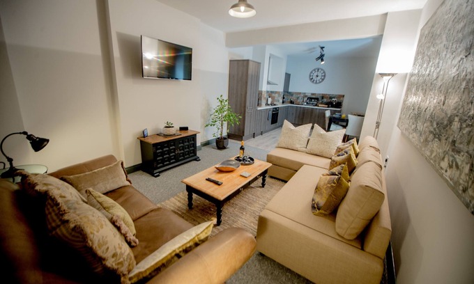 Wirral Cottage | Barnston House - Private , Parking , Dogs welcome