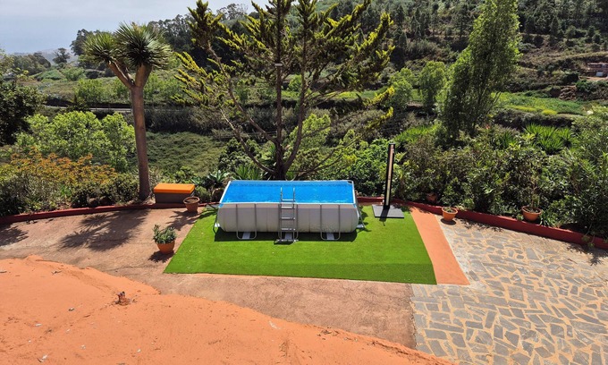 Firgas Cottage | BARRETO CAVES. In the center of a 27,000 m. Finca. Mountain and sea views.