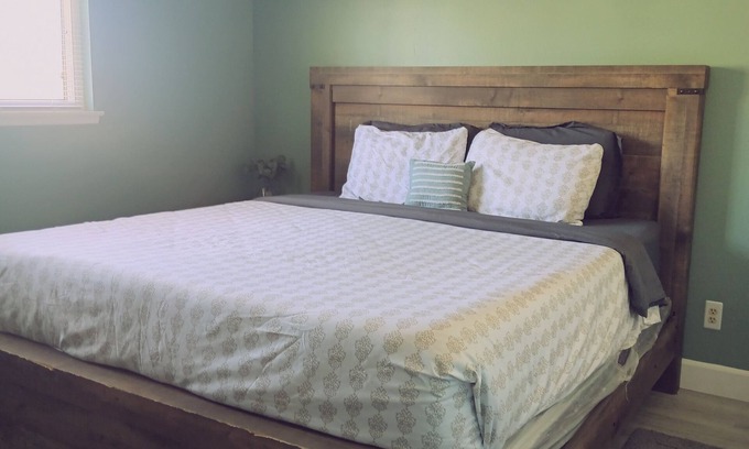 Lenwood House | Barstow Crew Rest & Base Stop