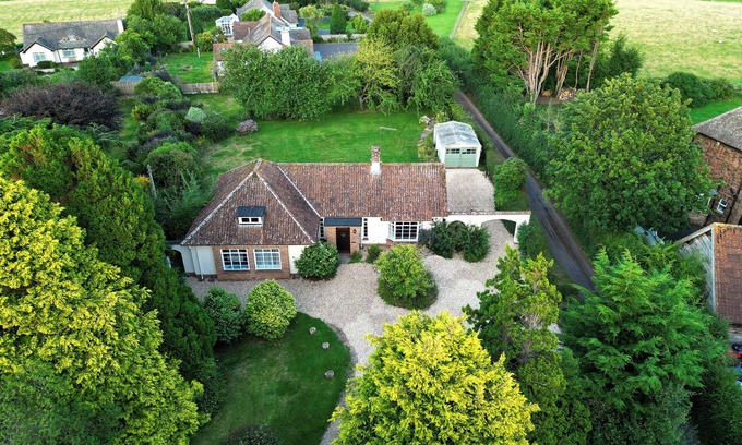 Bossington House | BARTON LODGE, pet friendly, country holiday cottage in Porlock