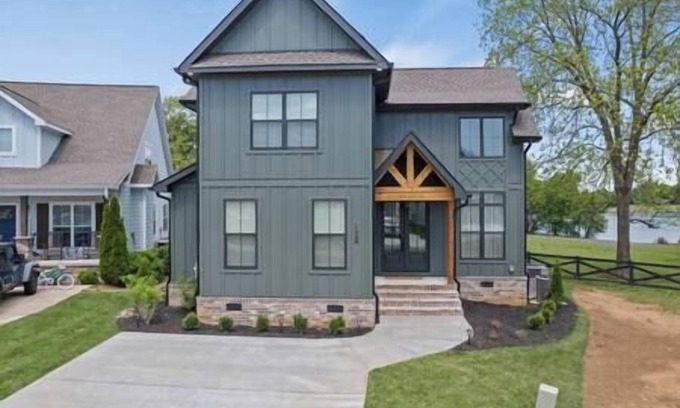 Winchester House | Basecamp Retreat TimsFordLake