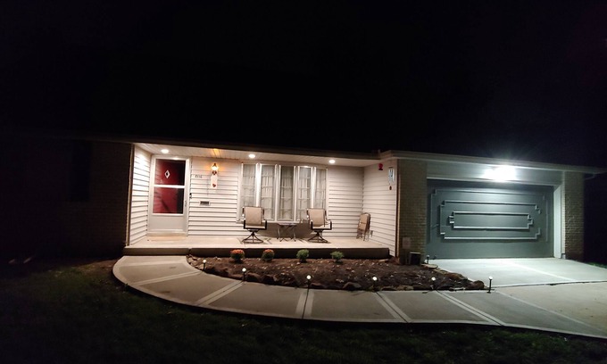 South Kansas City House | Basement apartment with full kitchen and sleeps 4 & only 8 miles from KC Stadium