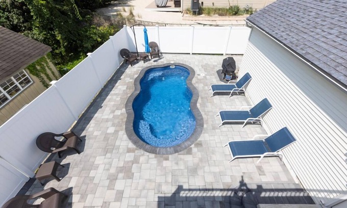 Town Bank House | Bay Block with in-ground heated Salt Water Pool open through October 31, 2026