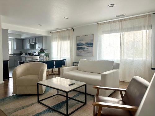 Lawndale House | Bay Breeze Hideaway