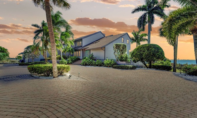Bayshore Gardens House | Bay House Retreat managed by Beach Retreats FL Anna Maria Island