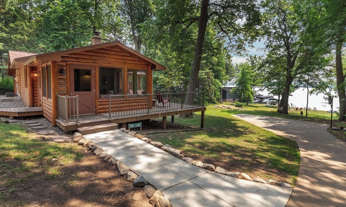 Deerwood House | Bay Lake Cabin by Historic Ruttger's Resort