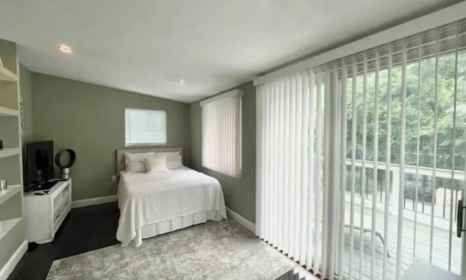 Annapolis House | Bay Poolhouse