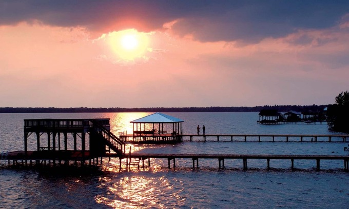 Council House | Bay Tree Lake Waterfront Home near White Lake NC sleeps 12