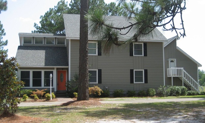 Elizabethtown House | Bay Tree Lake Waterfront Near White Lake