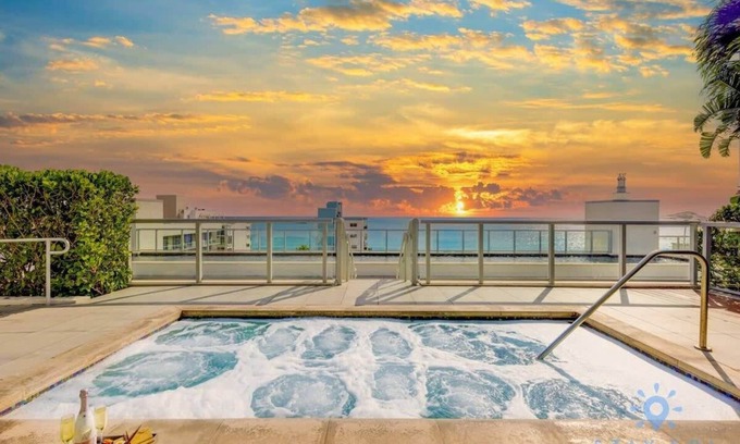 Hollywood Apartment | Bay View Balcony+ Rooftop Pool+ Near Beach