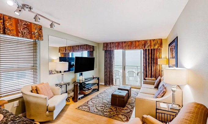 Crescent Beach Hotel | Bay Watch 0732