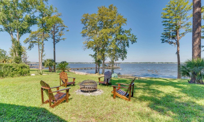 Ono Island House | Bayfront Gem: Patio & Fire Pit in Pensacola