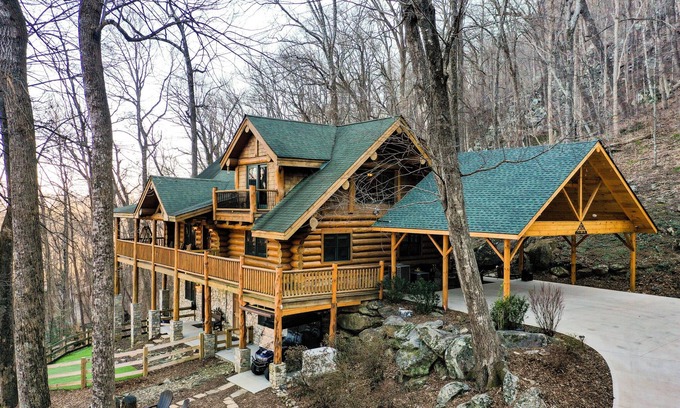 Lake Lure Cabin | BayKnot Lodge - Dog Friendly, Rumbling Bald Resort, Mountain Privacy, 4 bedrooms