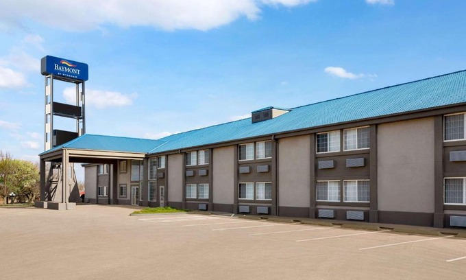 Blackwell Hotel | Baymont by Wyndham Blackwell I-35