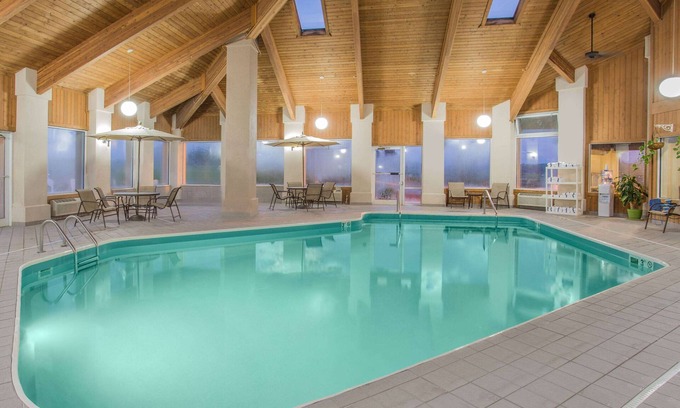 Freeport Hotel | Baymont by Wyndham Freeport