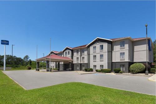 Kreole Hotel | Baymont by Wyndham Moss Point