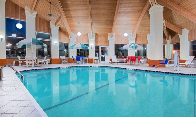 Pella Hotel | Baymont by Wyndham Pella