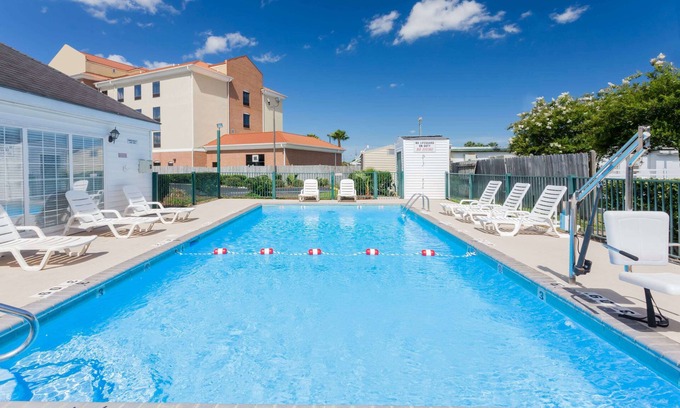 Waycross Hotel | Baymont by Wyndham Waycross