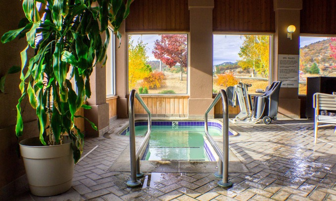 Yreka Hotel | Baymont by Wyndham Yreka