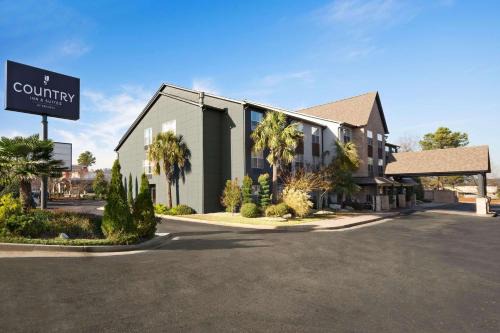 Morrow Hotel | Baymont Inn & Suites by Wyndham Morrow - Atlanta I-75 South