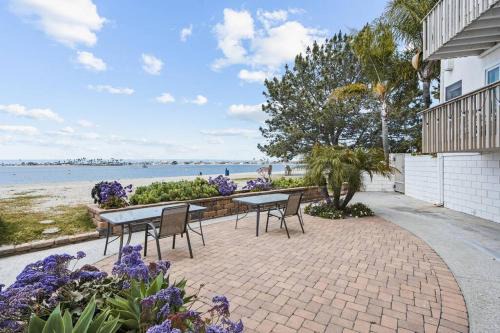 Crown Point Apartment | Bayside Villa -2BR Beachfront FREE parking