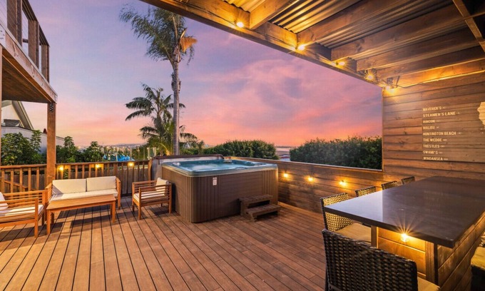 Bay Park House | Bayview Escape with Hot Tub and Pickleball