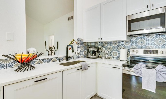 Lake St. George House | BBQ Ready Retreat with Pool Access in Palm Harbor