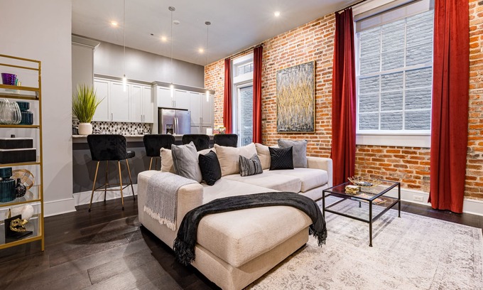 Central Business District Apartment | BE IN THE CENTER OF IT ALL! 👏🏽 Walk Everywhere DOWNTOWN | Private Balcony! | The Napoleon