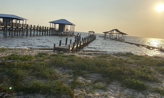Montrose House | Beach access, in historic Montrose area, directly across from Mobile Bay
