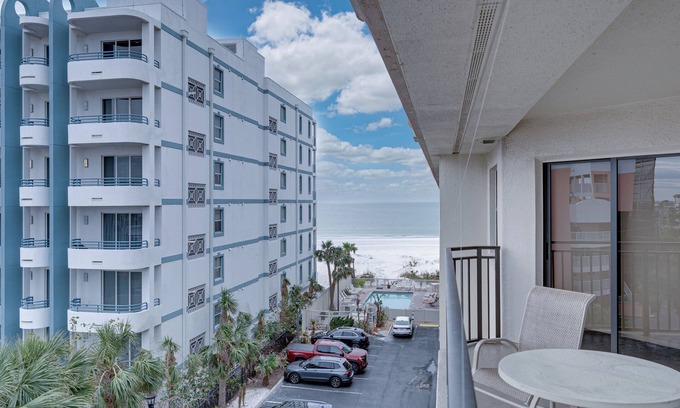 Belle Vista Condo | Beach Access Stay | Pool & Gulf Glimpses