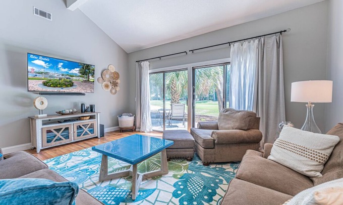 Sea Pines Villa | Beach Access | Racquet Club | Pet Friendly | Walk to Harbour Town | End-unit | Sea Pines