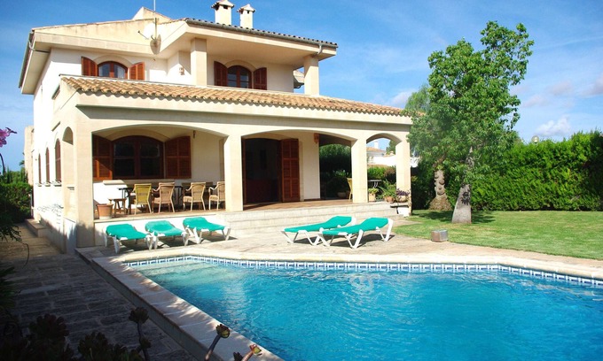 Sa Rapita House | Beach and relax in house with private garden and pool in Sa Rapita