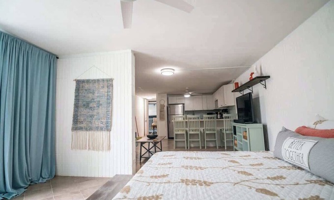 Punaluu Apartment | Beach & Country Beachfront Studio