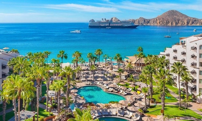 Los Cabos Hotel | Beach Front 2 Bedroom Deluxe Suite in Cabo San Lucas