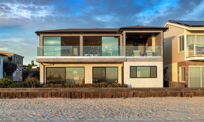Peninsula House | BEACH FRONT DREAM