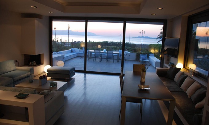Loutraki Villa | Beach front Villa in Loutraki Korinthias