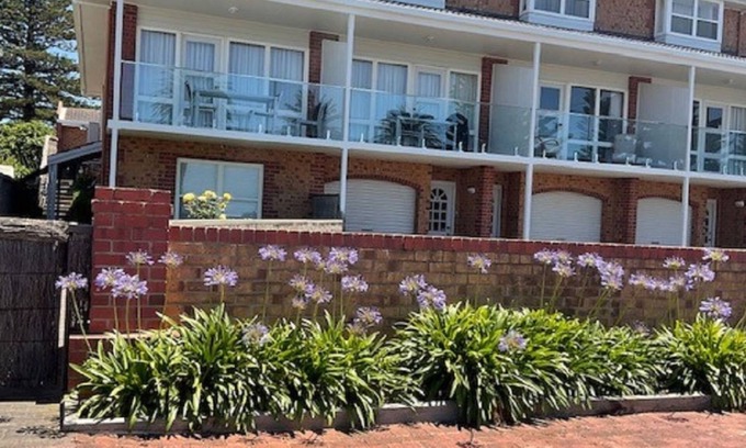 Victor Harbor House | Beach Front with Amazing Ocean Views