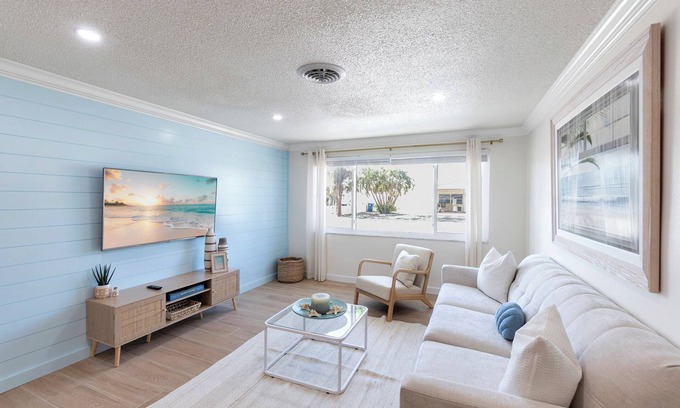 Holmes Beach House | Beach getaway in Holmes Beach - sleeps 6