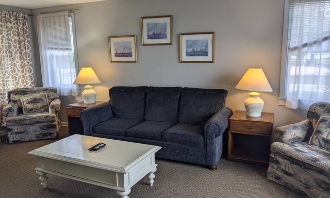 Sturgeon Bay Cottage | Beach Harbor Resort - Beach House Cottage