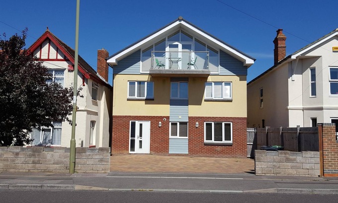 Lee-on-the-Solent Apartment | Beach House at Lee on the Solent (Ground Floor Only)