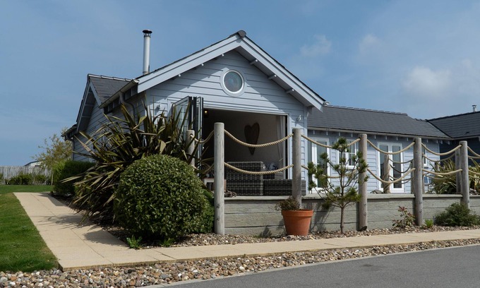 Filey House | Beach House Paradise Found WF-Fi, Netflix, Pool,Gym, Pet Friendly close to beach