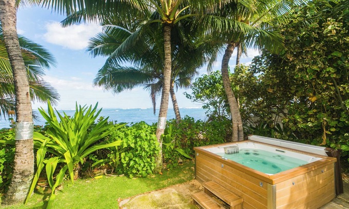 Waialua House | Beach Oasis: Beach front North shore cozy resort with spa and private garden