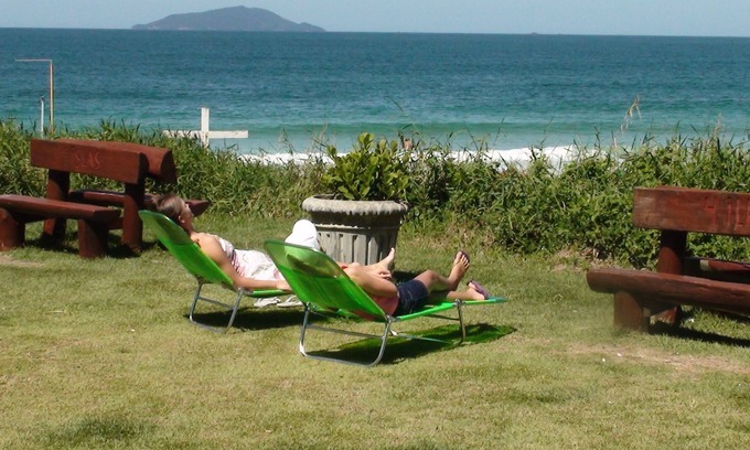 Quatro Ilhas Apartment | BEACH OF 4 ISLANDS BOMBINHAS APARTMENT WITH 01 BEDROOM 60M FROM THE BEACH AIR WIFI