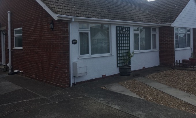 Swalecliffe House | BEACH ROSE VILLA - NEWLY REFURBISHED - 2 Bed Holiday Home