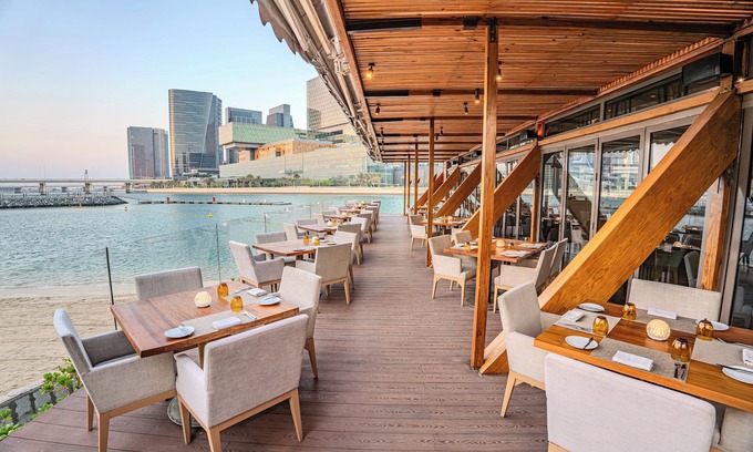 Al Zahiyah Hotel | Beach Rotana