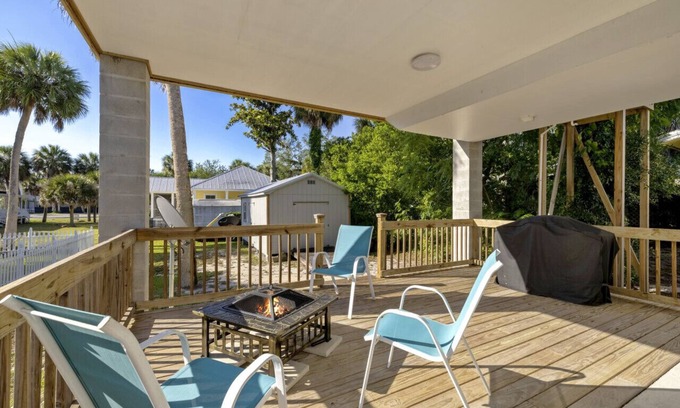 Cedar Key House | Beach Shack: Central location, recent renovation