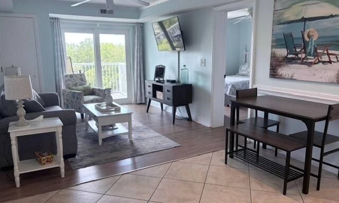 North Litchfield Beach Condo | Beach Vibes 1BR Condo in Litchfield - Pet Friendly