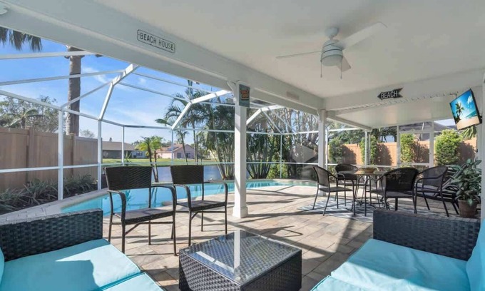 Bradenton House | Beach Vibes Vacation Home w/Heated Pool