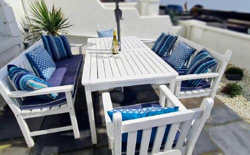 Folkestone House | Beach View, A Stunning 4 Bedroom House Opposite The Sea! Sleeps 10! Families, Friends, Contractors and Pets Welcome!